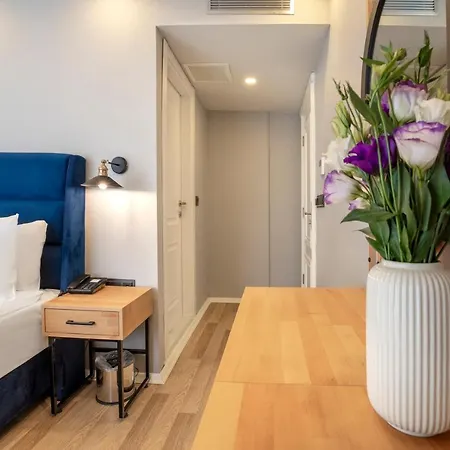 Union Karakoey Hotel