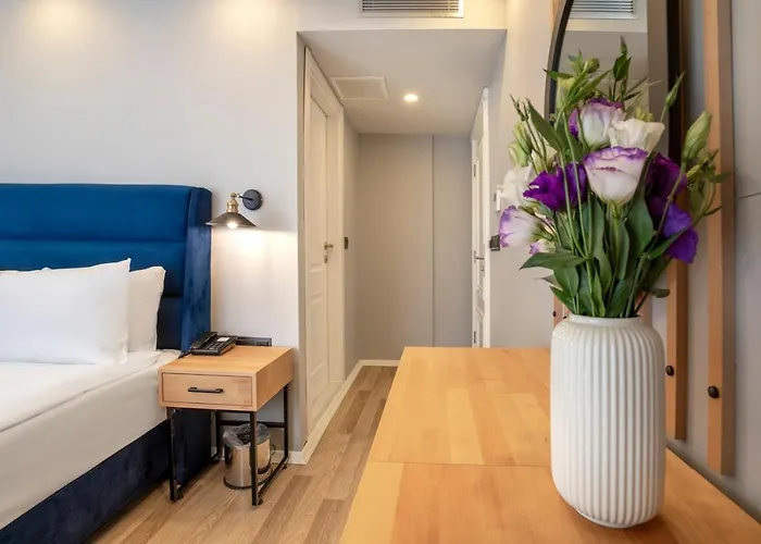 Union Karakoey Hotel