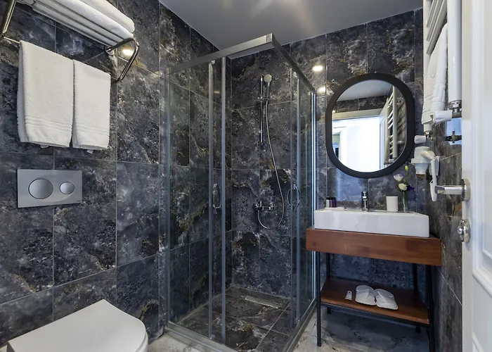 Union Karakoey Hotel