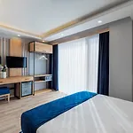 Union Karakoey Hotel